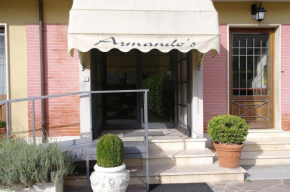 Отель Hotel Armando' s, Сулмона